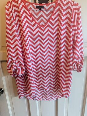 Kiara dark salmon And whiteChevron V-Neck Blouse